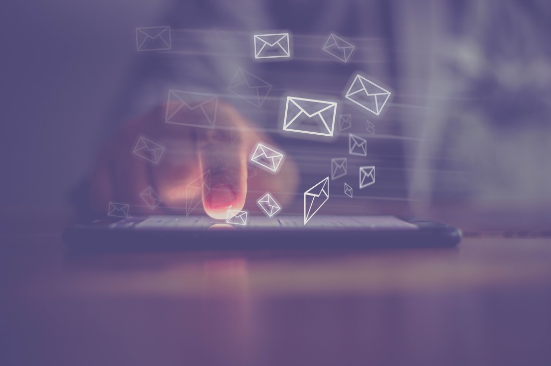 Consistent design of an email message, in particular the email signature as a digital identity of the sender, is today considered a minimum requirement of written business communication. Photo: iStock