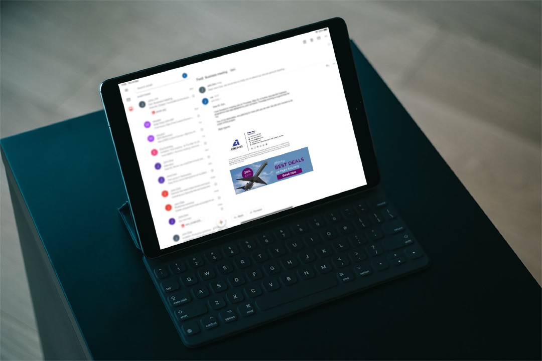 Every email sent can advertise what could increase customer loyalty and speed up their return through an advertising banner added to the email signature with AdSigner. photo: AdSigner