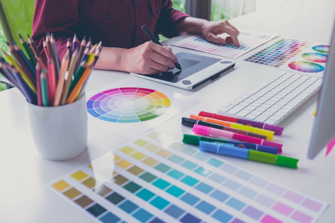 Companies in need of support are offered ad banner design services which comply with their strategy of advertising communication. Photo: iStock